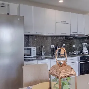  Apartamento Moderno En Frente De La Playa. Colombia
